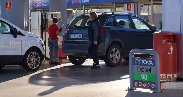 Gli sconti sui carburanti in Spagna attirano gli autisti stranieri: è caos