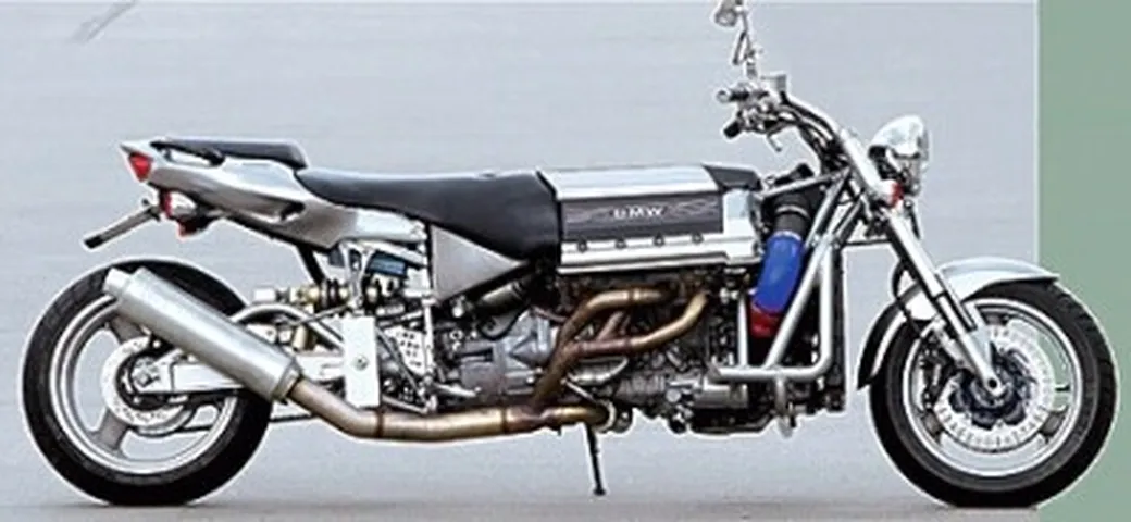 Moto con motore Bmw V8