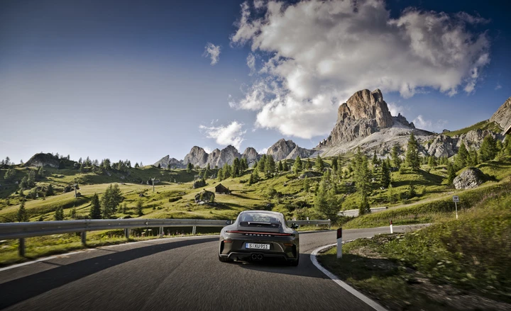 Porsche 911 GT3 Bergsport, solo 100 esemplari: cambio manuale e omaggio alle Alpi