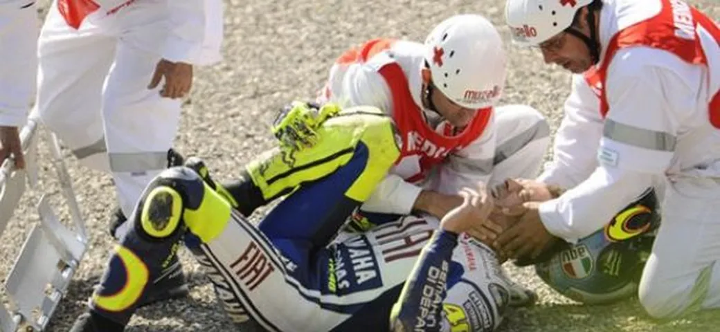 MotoGP: Valentino Rossi, intervento riuscito. 6 settimane di stampelle, 4/5 mesi di stop