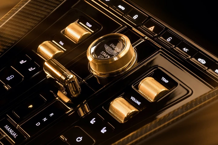 Aston Martin DB12 Goldfinger Edition interni