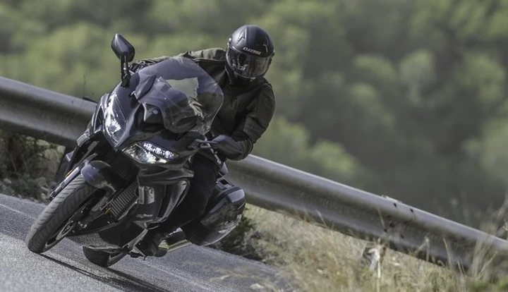 Yamaha FJR 1300 AE M.Y. 2016: primo contatto