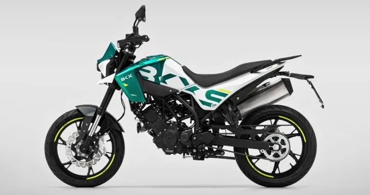 Benelli BKX 125 S: 15 CV e fino a 500 km di autonomia per la città
