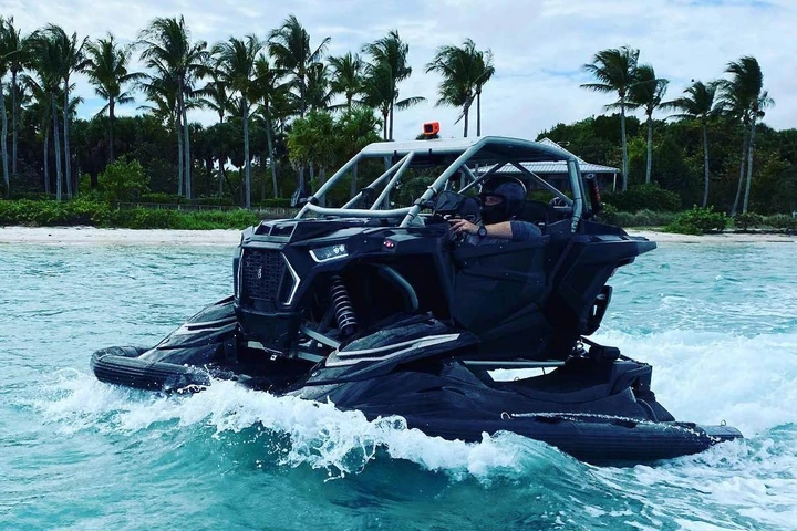 Shadow Six Typhoon: l'ideale per divertirsi in acqua
