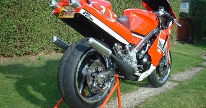 Special: RD500 replica Biaggi