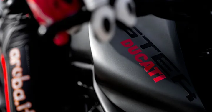 Ducati Monster 2021: la prima foto ufficiale arriva dalla Spagna