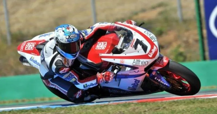 WSBK: Carlos Checa vince il rodeo di Gara1 ad Imola