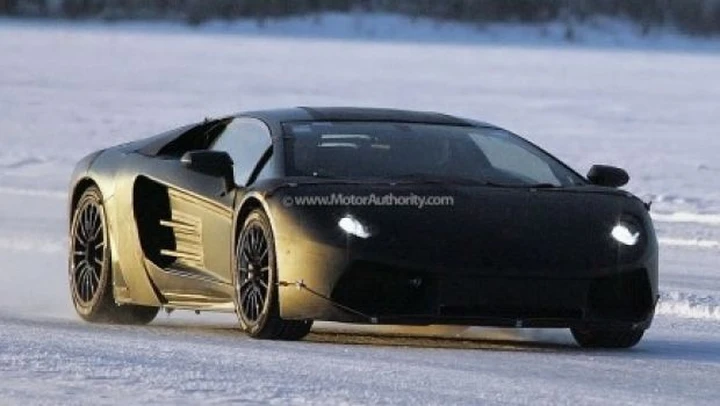 Foto spia nuova Lamborghini Murcielago: si chiamerà Jota?