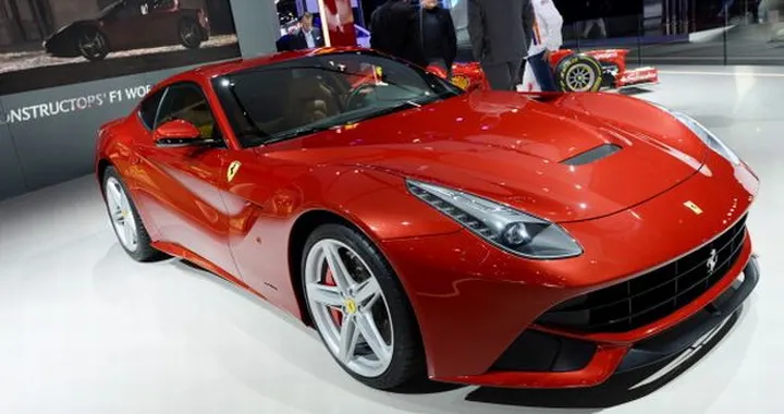L'incidente di una Ferrari durante una corsa clandestina