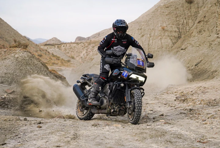 Harley-Davidson Pan America, con Pedrero tra le dune