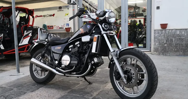 Honda VF 750 Custom: la cruiser anni '80 che ha fatto storia
