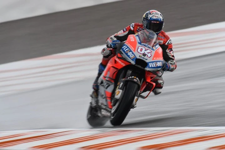 MotoGP: Dovi-Ducati, trionfo nel diluvio su Rins e Espargarò. Rossi-show ma ko!