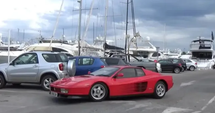 Il viaggio epico con la Ferrari Testarossa, più di 2.000 km sfidando l'inverno