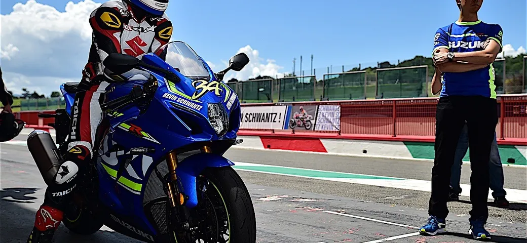 Suzuki GSX-R1000 e GSX-R1000R: test in pista con Kevin Schwantz