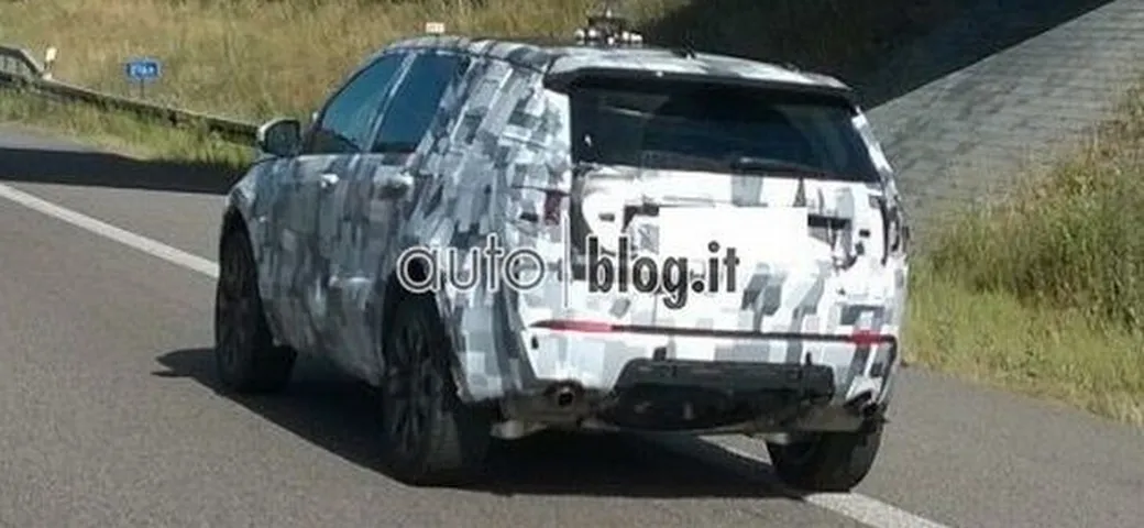 Land Rover Discovery Sport: le foto spia di un nostro lettore