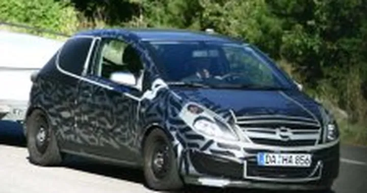 Foto spia della Opel Corsa 2006