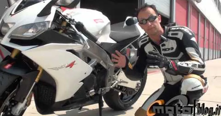 Aprilia RSV 4 R APRC 2011 parte 1/2.mp4