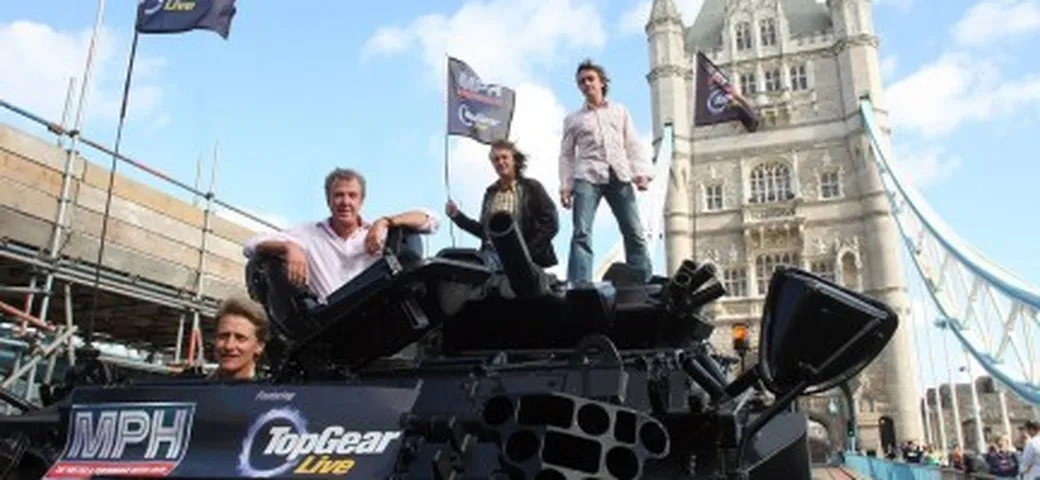Top Gear: un carro armato nelle strade di Londra per promuovere il tour!