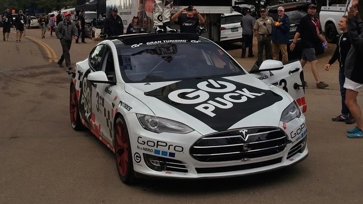 La Tesla Model S è l'elettrica più veloce di sempre alla Pikes Peak