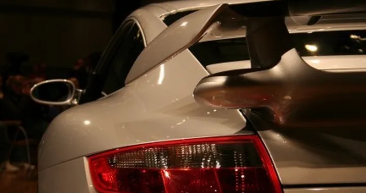 Porsche: momentaneamente sospesa la produzione della 911