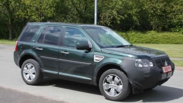 Land Rover Freelander 2: prime foto spia del restyling
