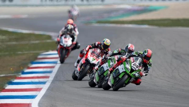 Superbike 2015: Kawasaki, dominio verde. Rea in fuga