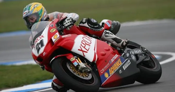 SBK: Bayliss in Superpole a Donington
