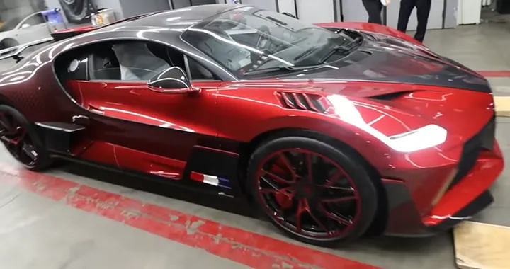 Bugatti Divo: quasi 1 milione di euro per la vernice speciale