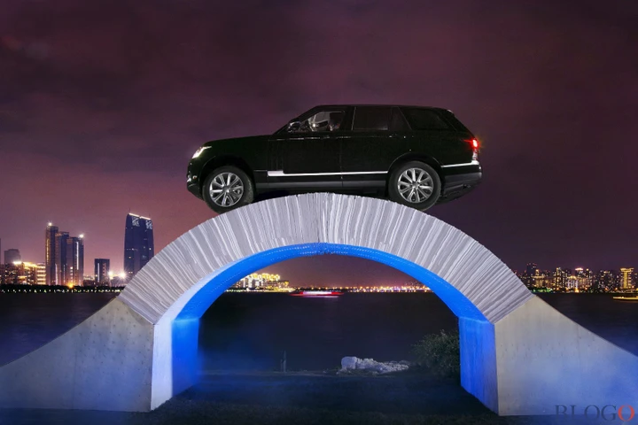Range Rover festeggia 45 anni attraversando un ponte di carta [Video]