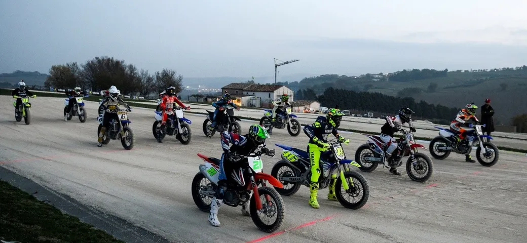 Valentino Rossi e Brad Baker in pista al ranch [Video]