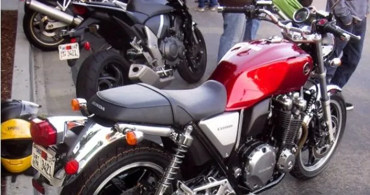 Fotografato un esemplare americano di Honda CB1100