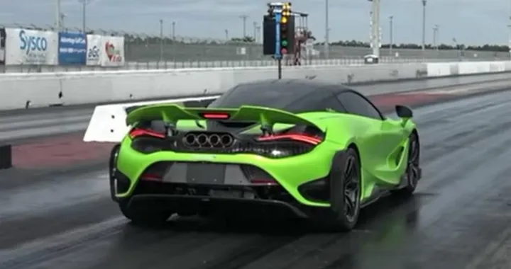 McLaren 765LT brucia l'asfalto