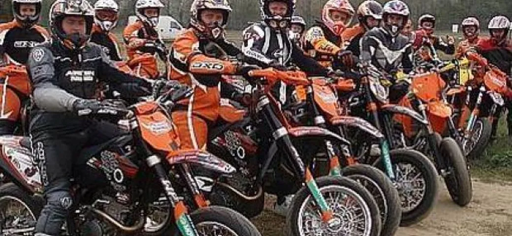 Supermoto Camp: a scuola di sliding con Gilles Salvador