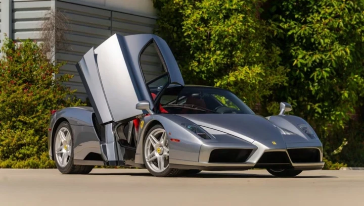 Una Ferrari Enzo grigia da record, all’asta supera i 10 milioni di dollar
