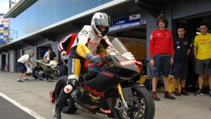 Il team Liberty Racing fa debuttare la Ducati 1199 Superstock a Phillip Island