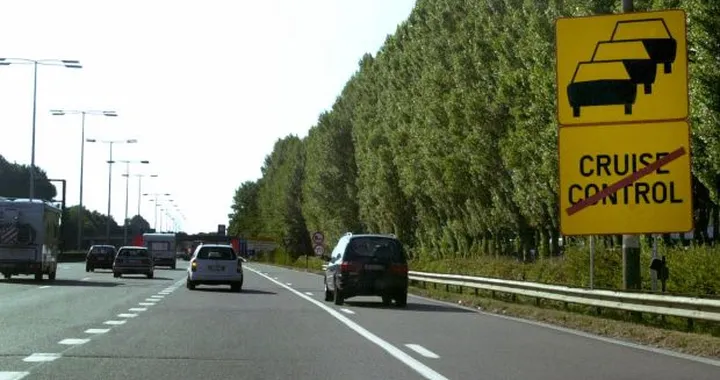 In autostrada a 270 km/h di media? Nove mesi di carcere e dieci anni senza patente
