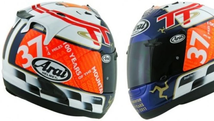 Arai Isle of Man TT 2011: anche quest'anno il Tourist Trophy ha il suo casco speciale