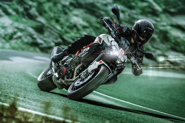 Kawasaki Z900 2022: la naked continua la sua evoluzione