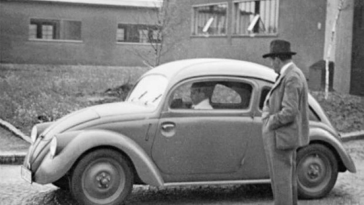 75 anni fa Ferdinand Porsche cominciò lo sviluppo della Volkswagen Maggiolino