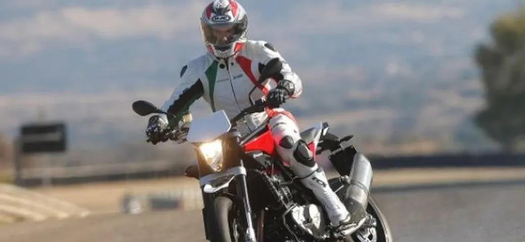 Husqvarna Nuda 900 e 900R: il Test di Motoblog