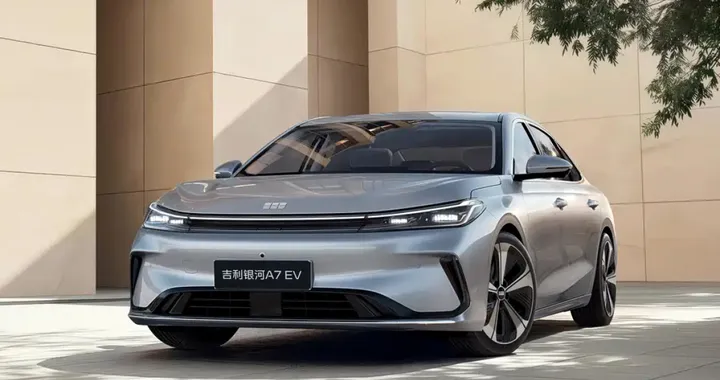 Geely, nuova berlina EV da 550 km di autonomia e prezzo di 12.000 euro