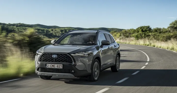 Toyota Corolla Cross: prova, motori, prezzi