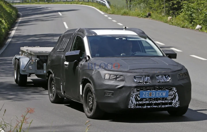 Suv Seat: foto spia su strada