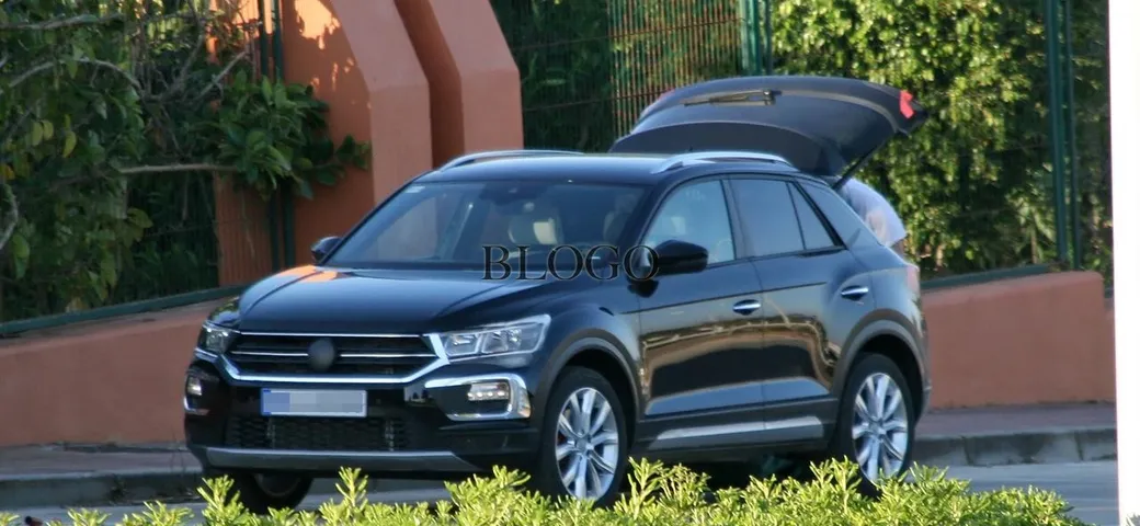 Volkswagen T-Roc: prime foto spia