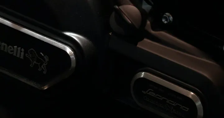 Benelli Leoncino 500 e Stand EICMA 2015