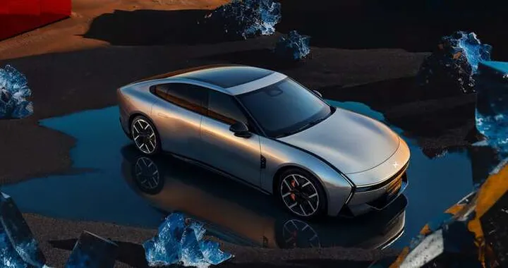 La berlina elettrica da 594 CV arriva in Europa: sfida alle rivali premium