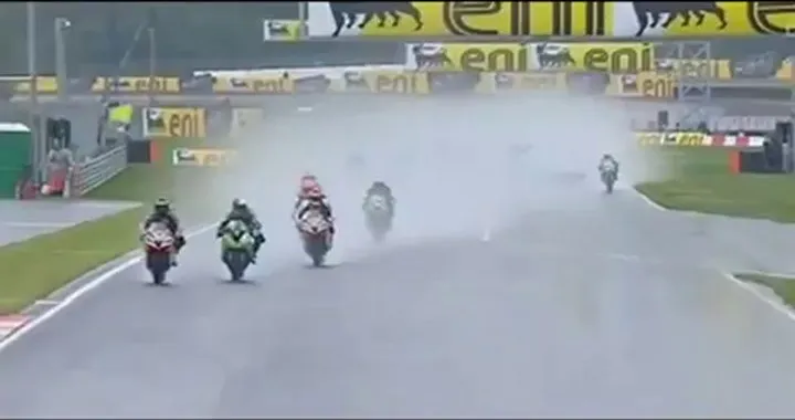 Incidente Fatale di Andrea Antonelli Supersport Mosca 2013