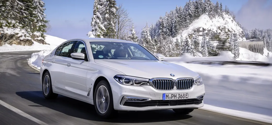 BMW 530e iPerformance: prezzo e foto dell'ibrida plug-in