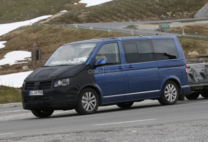 Volkswagen T6: nuove foto spia su strada