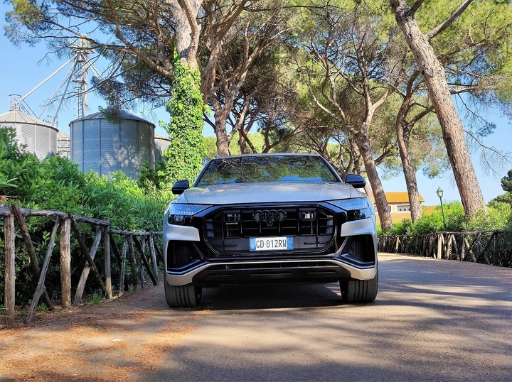 Audi Q8 60 TFSI e Quattro: la prova su strada